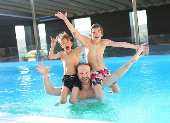 Top 5 des jeux amusants dans la piscine avec les enfants