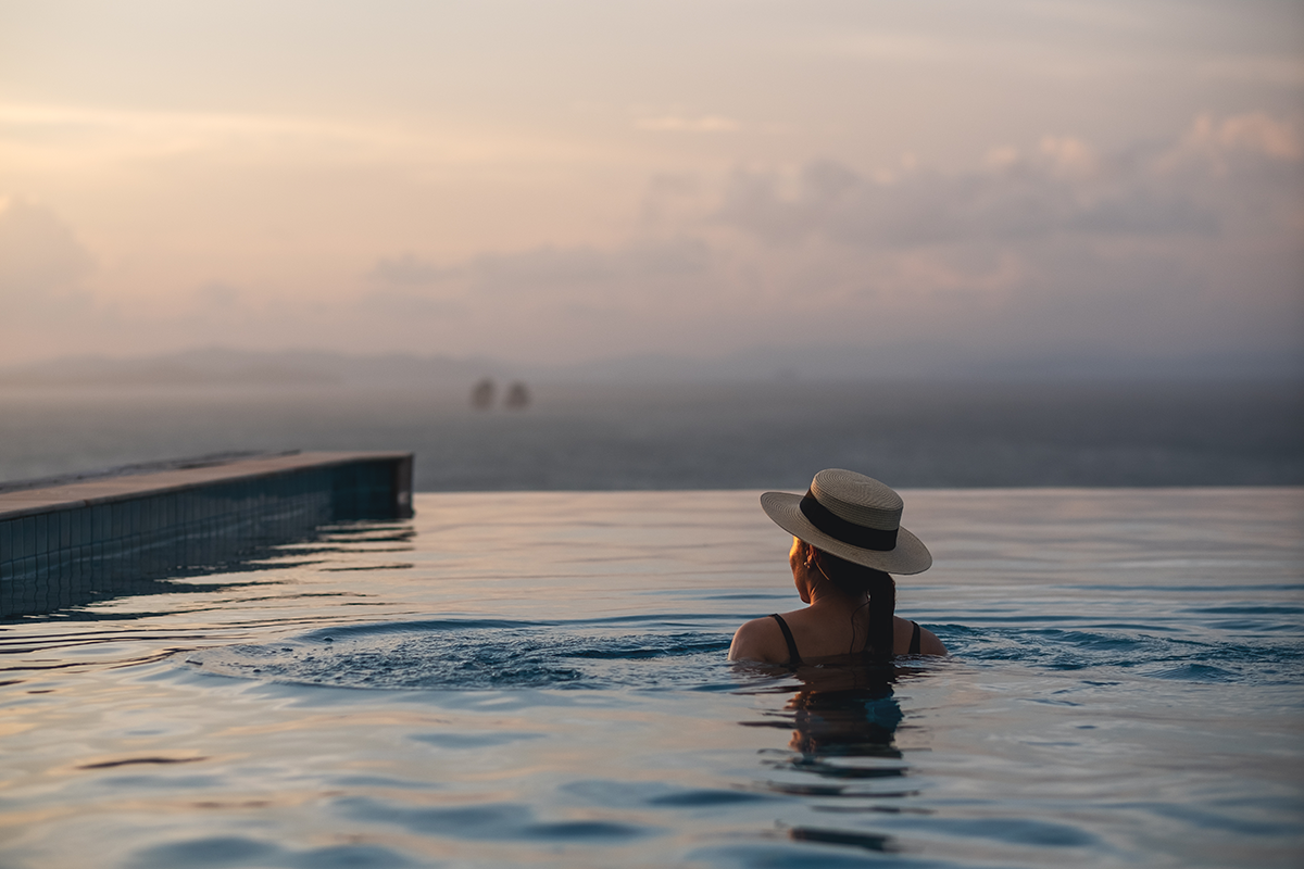 tout-savoir-construction-piscine-debordement