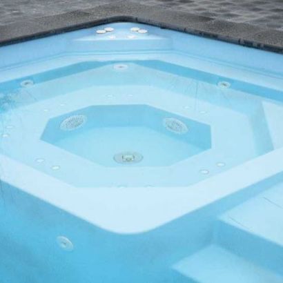 Piscine coque MENPHIS 1 + Kit SPA - Distripool