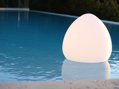 lampe-bassin-jardin-seed-blanche-ambiance2