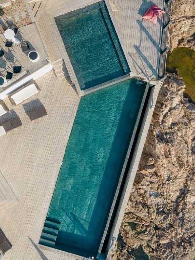 Ardoise pour piscine, autour et dans le bassin, en massif ou en feuilles de  pierre.