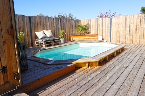 piscine semi enterree en bois photo