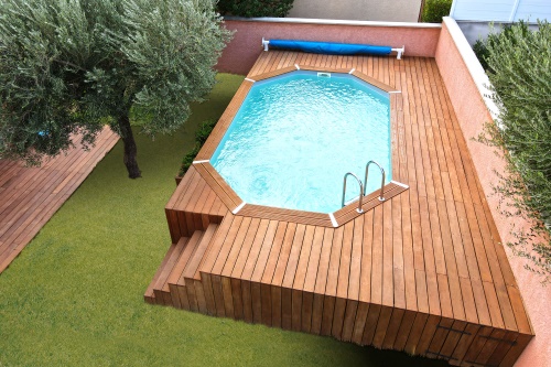 piscine semi enterree en bois