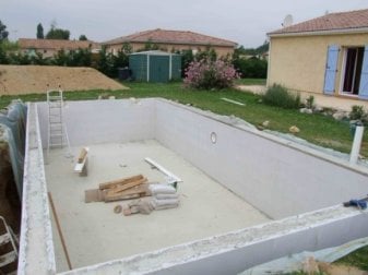 construction-piscine-kit-polystyrene