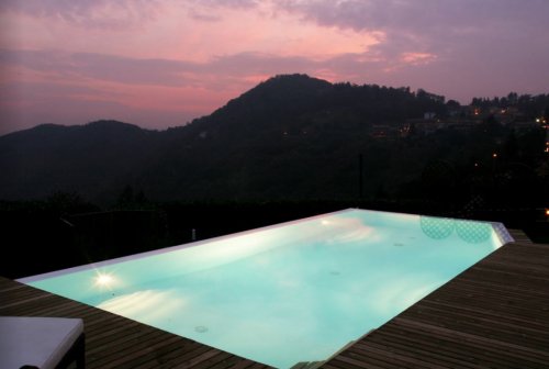 photo-liner-piscine-bleu-clair-nuit