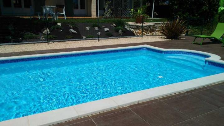 frise piscine autocollante mistral