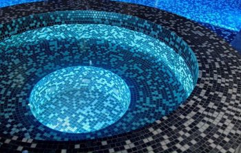 spa jacuzzi beton mosaique noir 2